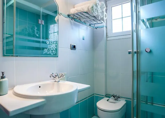 Villa, Private Heated Pool And Jacuzzi .