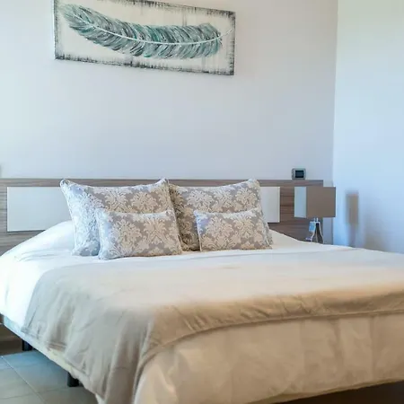 Villa, Private Heated Pool And Jacuzzi . Villa