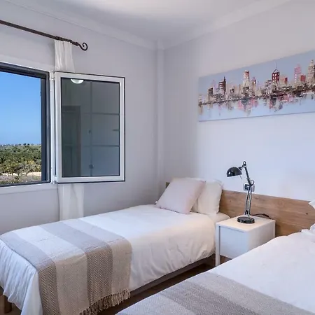 Villa Villa, Private Heated Pool And Jacuzzi .