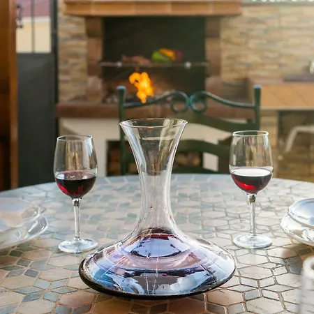 Villa Villa, Private Heated Pool And Jacuzzi . *