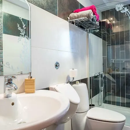 Villa Villa, Private Heated Pool And Jacuzzi . *