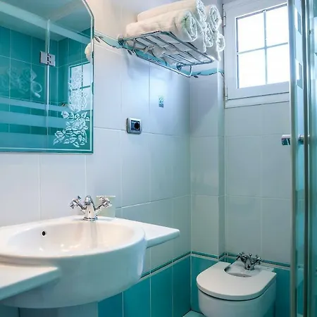 Villa, Private Heated Pool And Jacuzzi .