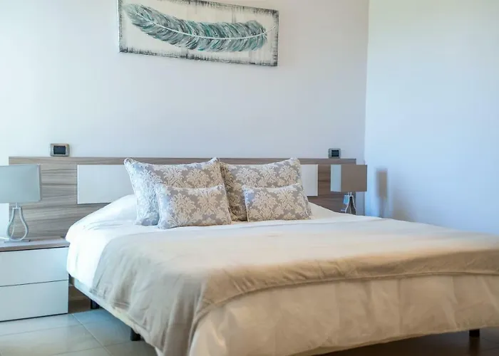 Villa, Private Heated Pool And Jacuzzi . Вилла