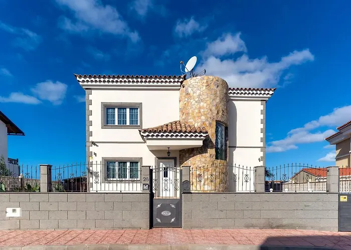 Villa, Private Heated Pool And Jacuzzi . Вилла Маспаломас