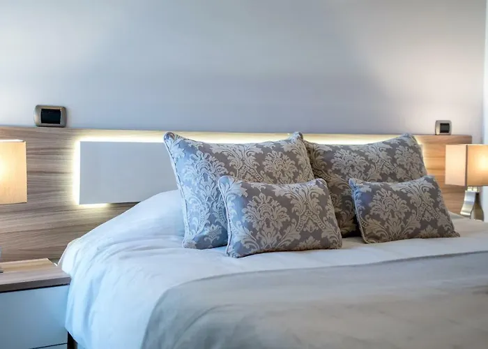 Вилла Villa, Private Heated Pool And Jacuzzi . *