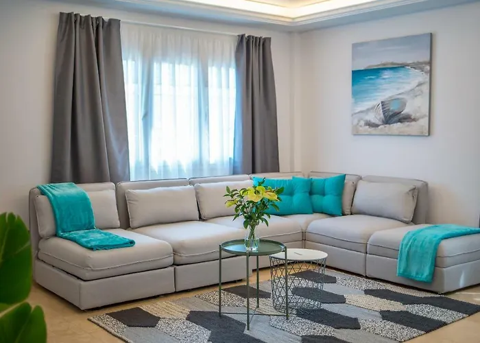 Вилла Villa, Private Heated Pool And Jacuzzi .