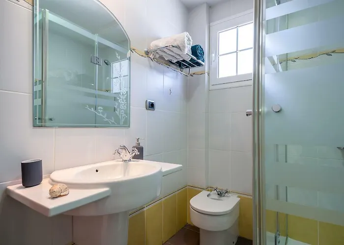 Вилла Villa, Private Heated Pool And Jacuzzi . Маспаломас