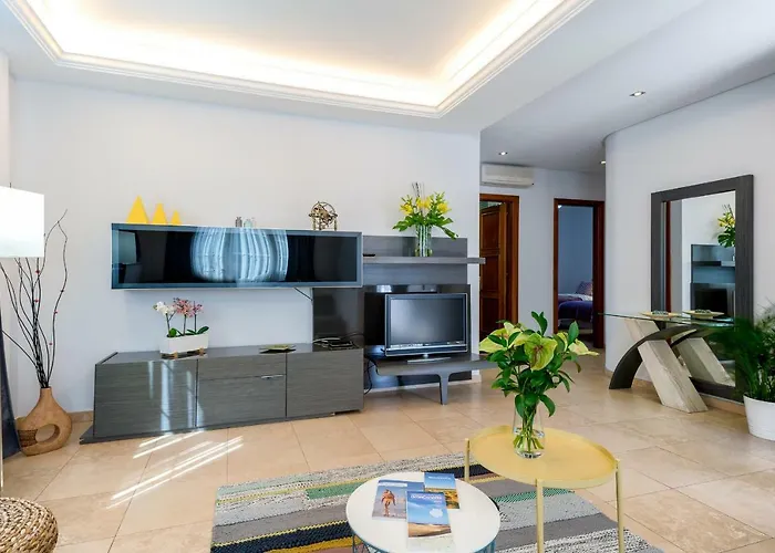 Villa, Private Heated Pool And Jacuzzi . Вилла *