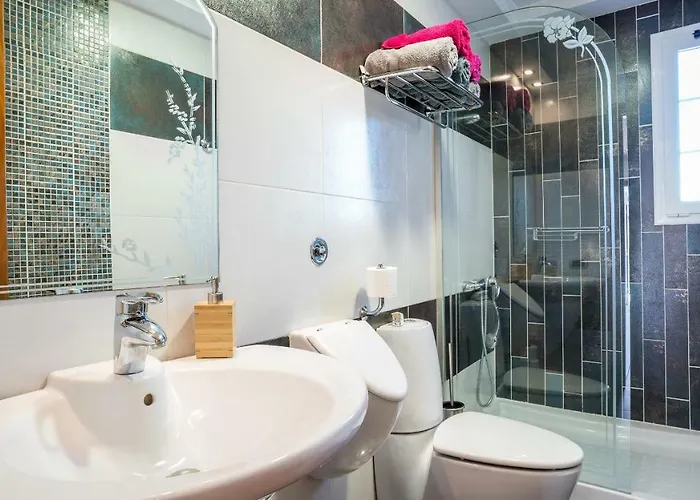 Вилла Villa, Private Heated Pool And Jacuzzi . *