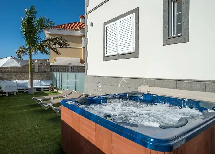 Βίλα Villa, Private Heated Pool And Jacuzzi .