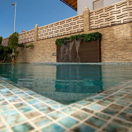 Villa, Private Heated Pool And Jacuzzi . 别墅 马斯帕洛马斯