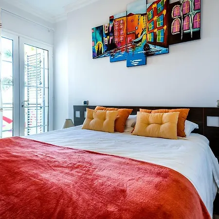 Villa, Private Heated Pool And Jacuzzi .