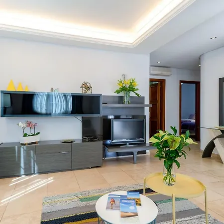 Villa, Private Heated Pool And Jacuzzi . 别墅 *