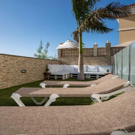 Villa, Private Heated Pool And Jacuzzi . 别墅 *