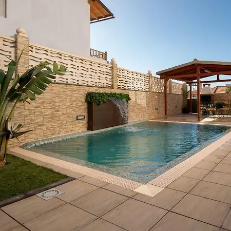 Villa, Private Heated Pool And Jacuzzi . 别墅 *