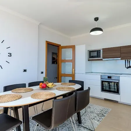 Villa, Private Heated Pool And Jacuzzi . 别墅 *